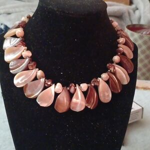 Beautiful vintage sea shell classy choker style necklace